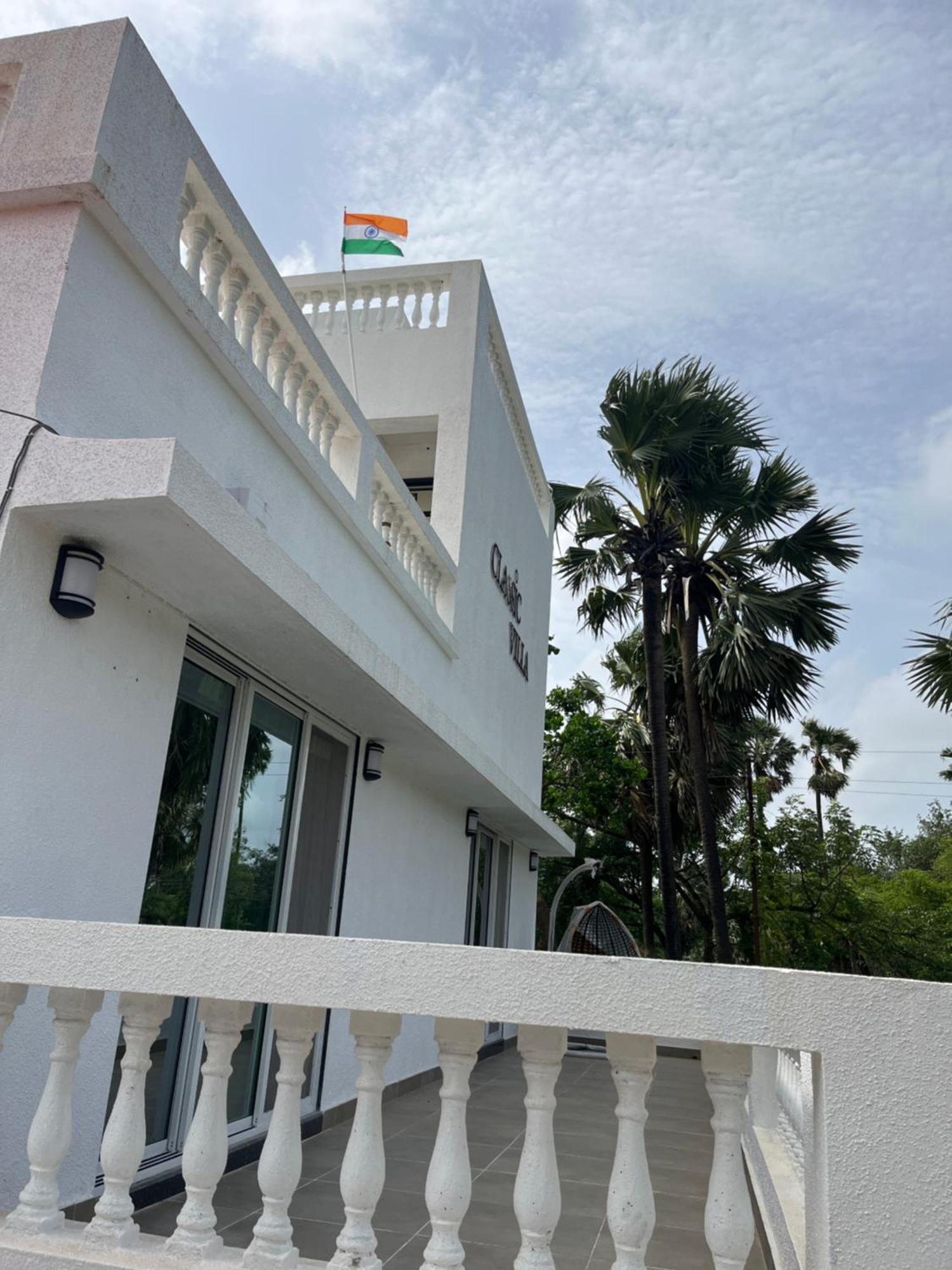 Classic Villa Pālghar Exterior photo