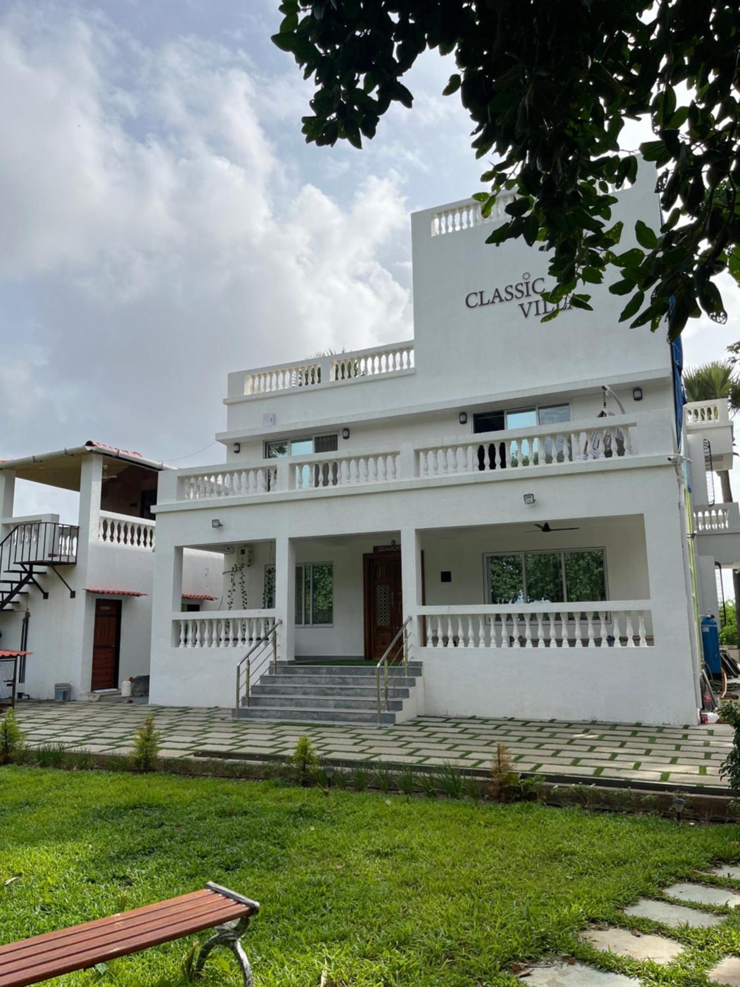 Classic Villa Pālghar Exterior photo